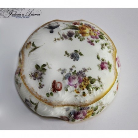 FRANCJA „ LIMOGES ” PORCELANOWE PUZDERKO Z PRZYKRYWKĄ-RĘCZNIE MALOWANE I ZŁOCONE .