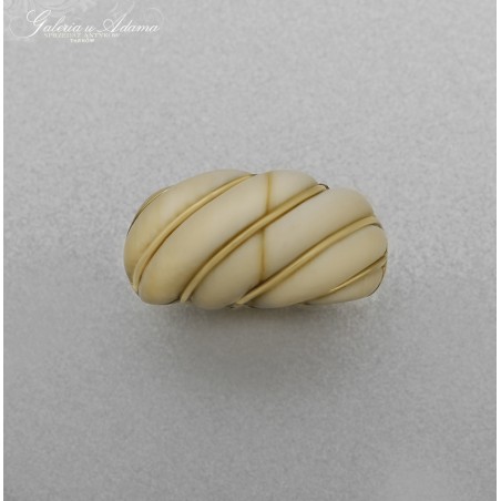Pierścionek złoty-18 k (w~7,66 g) wysadzany kością-Ciekawy !
