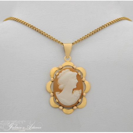 ZŁOTO-18 K (w~9,98 g) WISIOREK ZE ZŁOTYM ŁAŃCUSZKIEM WYSADZANY KAMEĄ NA MUSZLI “POPIERSIE DAMY ”.