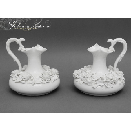 (1782-1800) Derby Porcelan -Para flakoników z białej porcelany, dekorowana kwietnymi aplikacjami-Piękne !