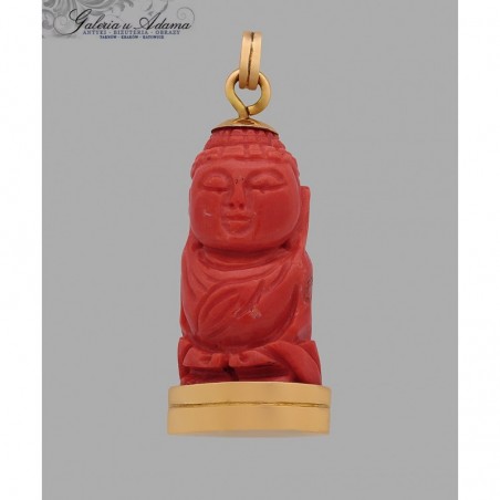 WISIOREK Z KORALA NATURALNEGO "BUDDA" ZE ZŁOTYMI WYKOŃCZENIAMI.
