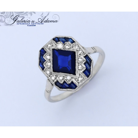 Pocz  XX w-Pierścionek  złoty-18 k wysadzany brylantami- 0,10 k i Szafirami (stara synteza)-Piękny !