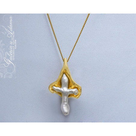 Model Salvador Dali-Wisior złoty-18 k(w~14,23 g) wysadzany Perłą “MEBE” w kształcie krzyża-Piękna rzadkość !