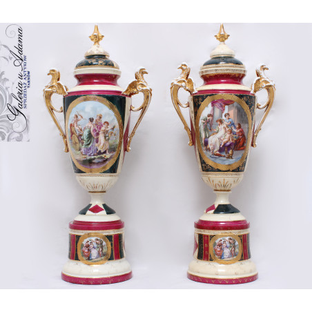 STARY " WIEDEŃ "- PARA WAZ/AMFOR Z PORCELANY-RĘCZNIE MALOWANE, ZŁOCONE Z MITOLOGICZNYMI SCENKAMI RODZAJOWYMI-PIĘKNE !